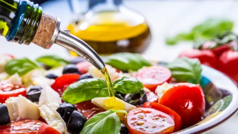 Mediterranean Diet Might Lower Risk of Dementia