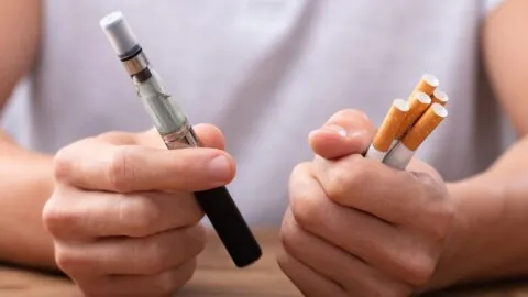 E-cigarette and cigarettes
